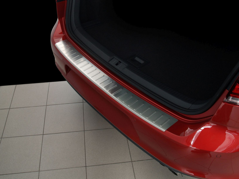 Ochranná lišta hrany kufru VW Golf VII. 2012-2020 (hatchback