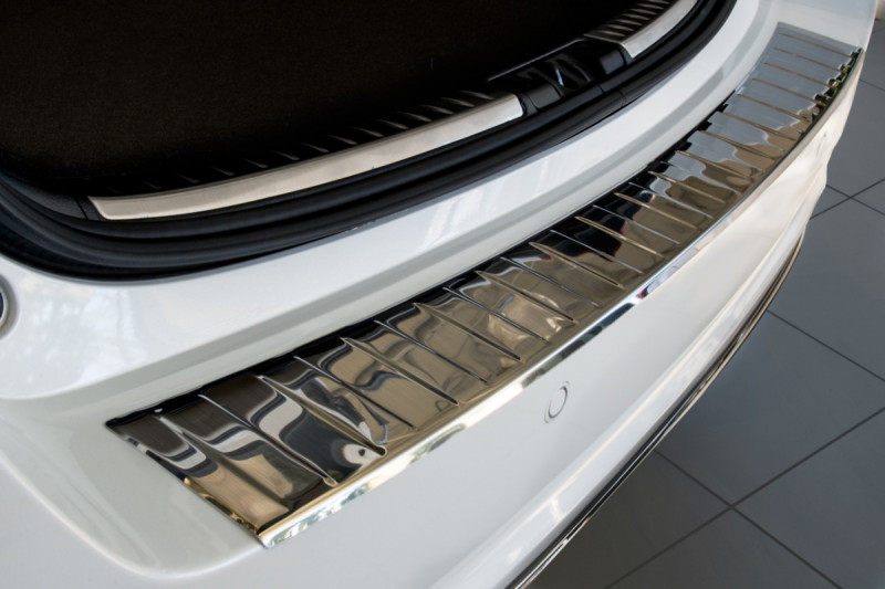 Ochranná lišta hrany kufru Toyota Auris 2015-2019 (hatchback
