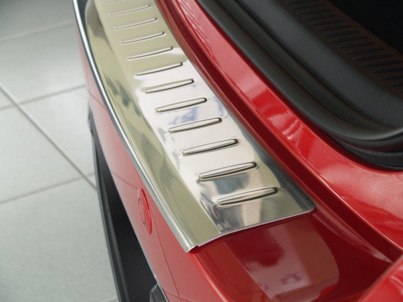 Ochranná lišta hrany kufru Toyota Auris 2012-2015 (hatchback